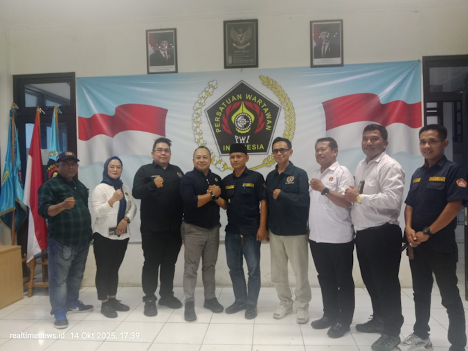 Ketua Karang Taruna Kabupaten Bekasi Sambangi Kantor PWI Bek...
